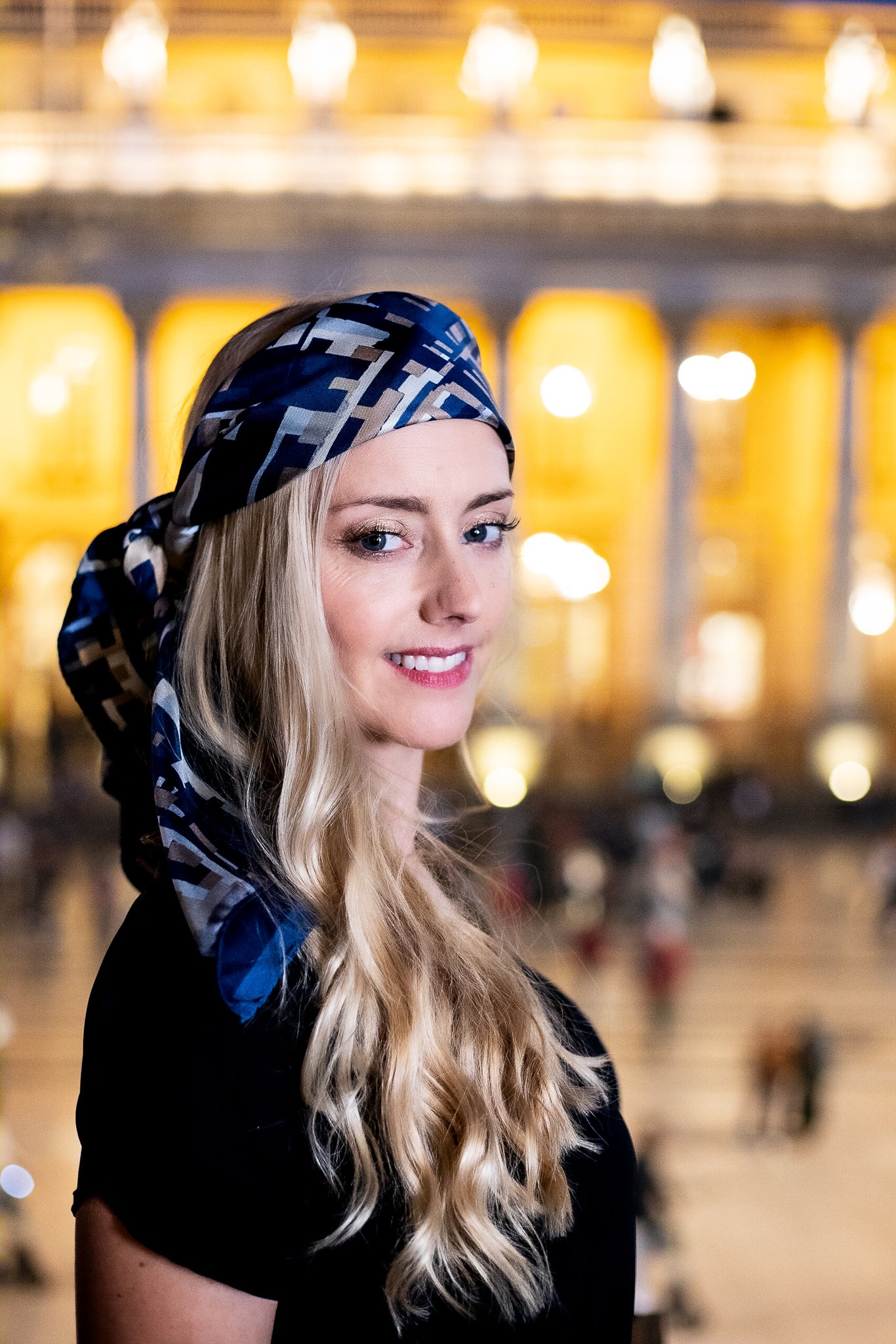 petrusse-carr-soie-90-ariane-marine-foulard-g-om-trique image 2