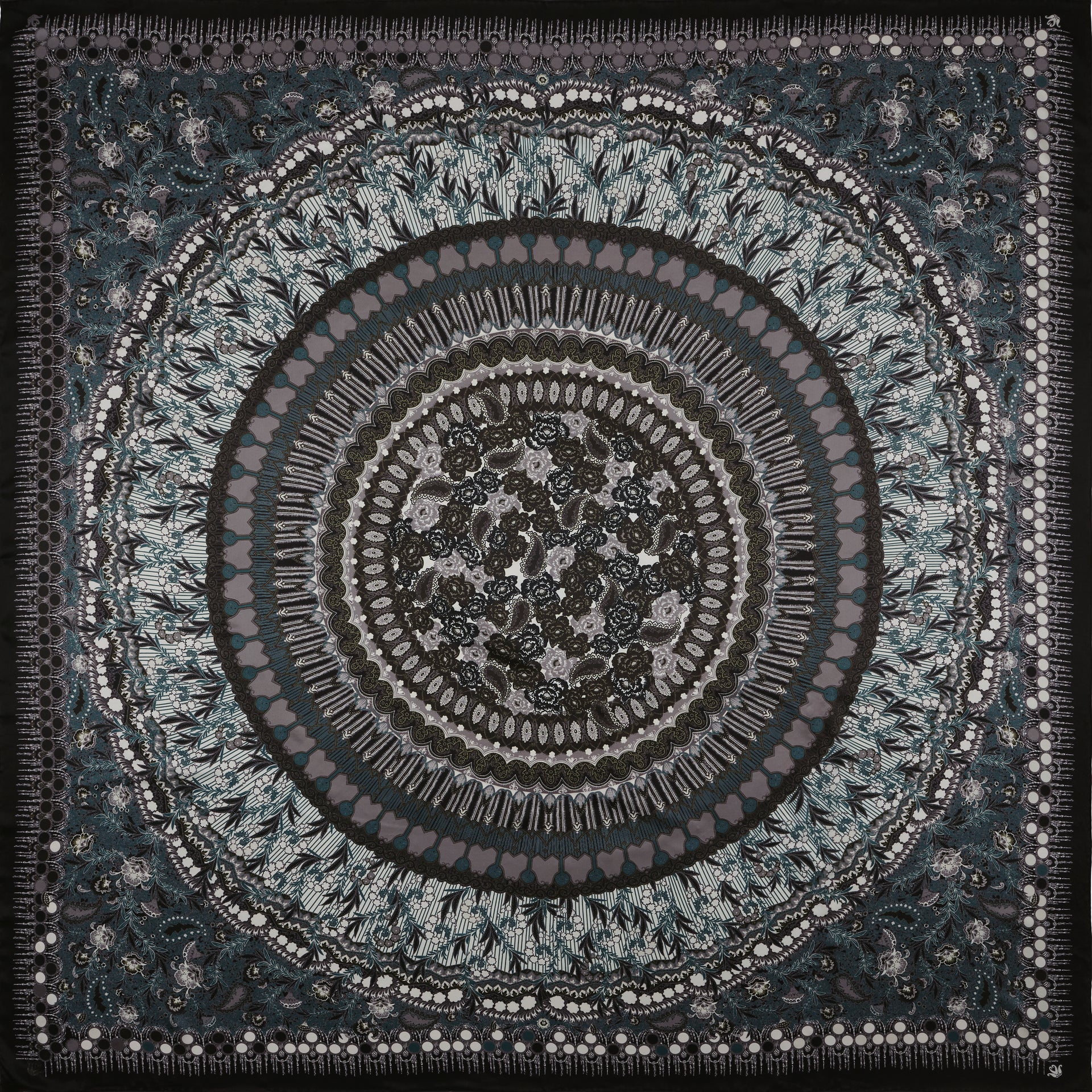 petrusse-boh-me-black-carr-soie-130cm-paisley image 1