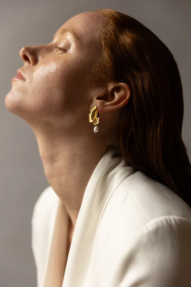 maison-sabben-boucles-d-oreilles-mari-e-melrose-fleur-rose-or-24-carats-perles-2 image 1