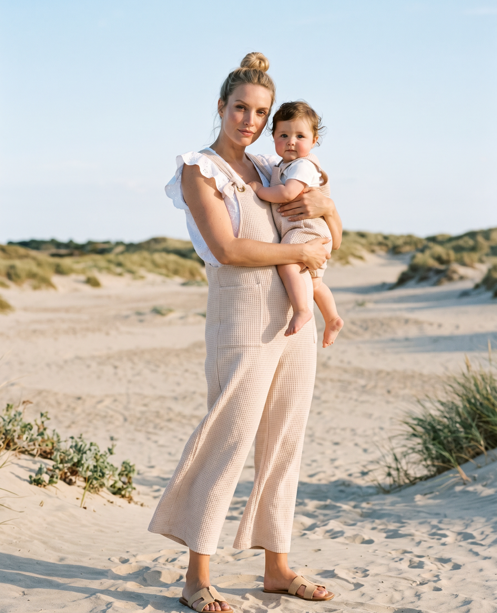 cache-c-ur-maya-ensemble-salopette-maternit-b-b-mini-maya-beige image 3